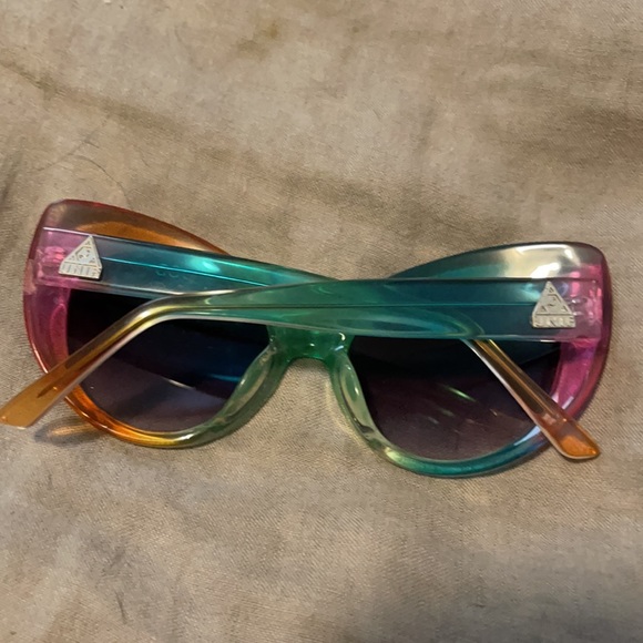 Unif Moody Rainbow Sunglasses - Picture 2 of 5